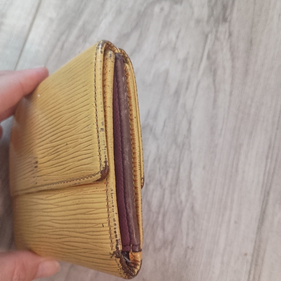 Authentic LOUIS VUITTON Epi Bifold  Wallet Marco Yellow - Picture 3 of 11